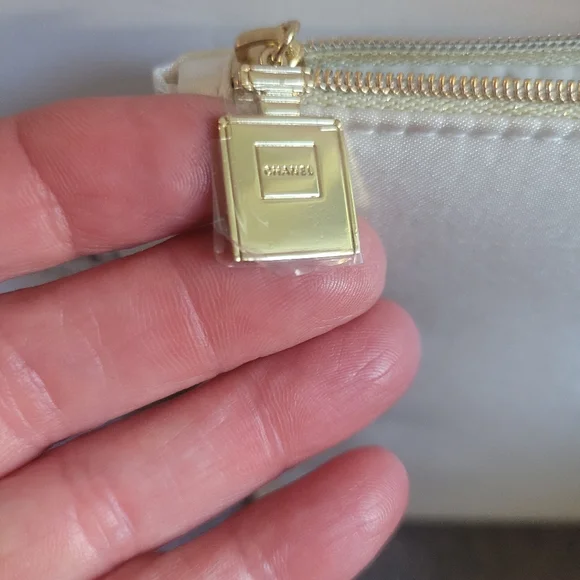 Chanel Coco Mademoiselle beauty pouch - Picture 5 of 6